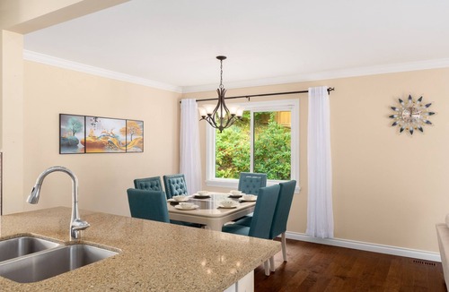 Port Moody House | Lovely home three bedroom with free parking