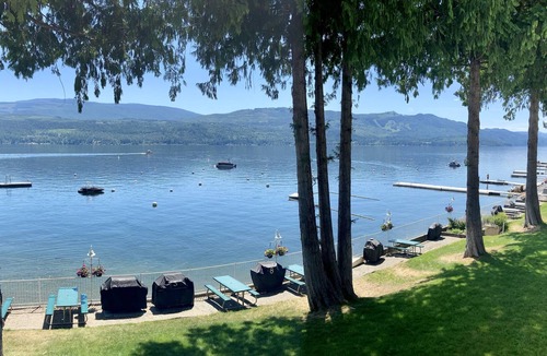 Anglemont Condo | Lovely Lakeside Condo w/ Buoy, Kitchen & Balcony