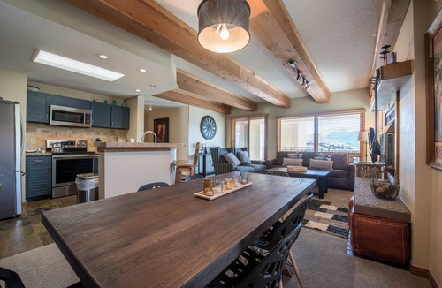 Crested Butte Condo | Lovely Modern Plaza Condo - No Cleaning Fee! by RedAwning
