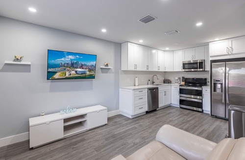 Country Club House | Lovely Newly Renovated! Townhouse 3 bedroom 3 bathroom/Nice Patio