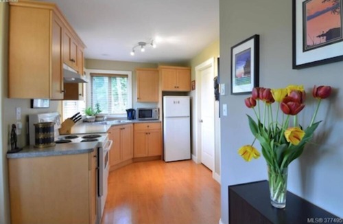 Salt Spring Island Apartment | Lovely one-bedroom garden suite just steps away from beautiful Beddis Beach