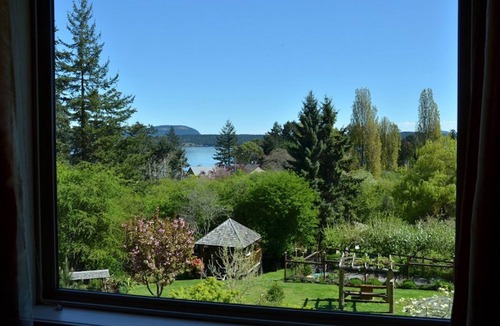 Salt Spring Island Apartment | Lovely one-bedroom garden suite just steps away from beautiful Beddis Beach