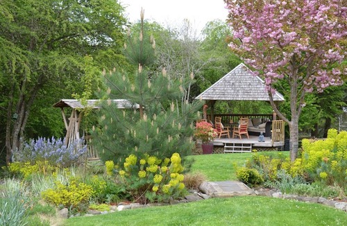 Salt Spring Island Apartment | Lovely one-bedroom garden suite just steps away from beautiful Beddis Beach