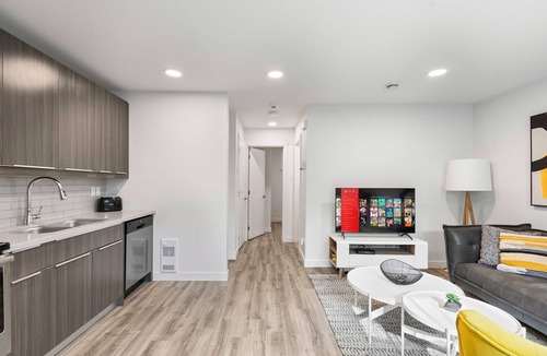 Jasper Place House | Lovely Queen Bed Near/Wem W/Prkg