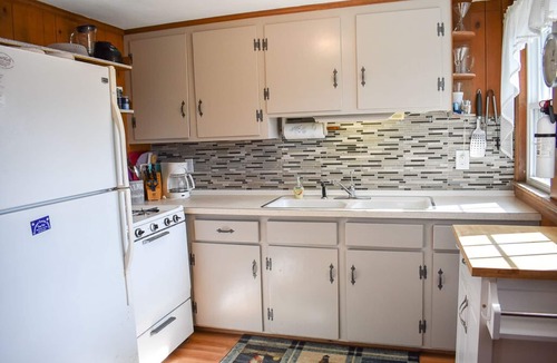 Dennis Port House | Lovely three bedroom home located only .2 miles away from Glendon Road Beach