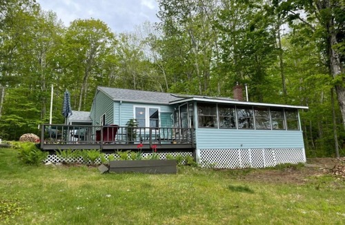 Camden House | Lovely Waterfront Cottage, Dog friendly, 4 miles from Town and Ocean
