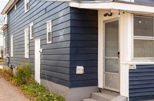 Old North End Apartment | Lower Park · Comfortable & clean close to downtown Burlington