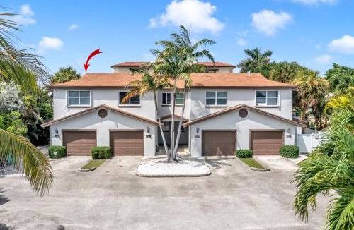 Deerfield Beach House | Lux 3 bedroom townhouse 1 block from the beach