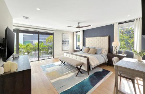 Coconut Grove House | Lux 4BR Retreat with Heated Pool, BBQ, and Bikes
