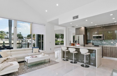 Eastern Shores Villa | Lux Bayfront Villa | By The Beach | Prime Location