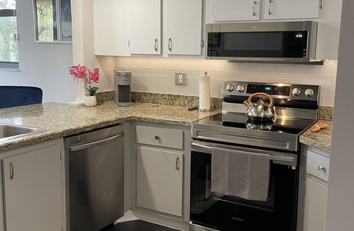 Delray Beach Condo | Lux King Bed Suite, Modern Condo Delray Beach. DRClub - 40% Off Fall & Holidays