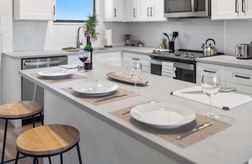 West Palm Beach Apartment | Lux King Suite|EV|Onsite Gym|Near PBI, Beach, Hospitals & shopping