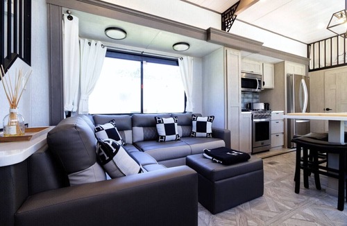 Hunt Club House | Lux RV Near Wellington King Bed 1.5 Bath Equestrian
