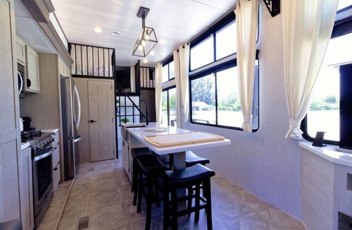Hunt Club House | Lux RV Near Wellington King Bed 1.5 Bath Equestrian
