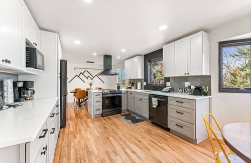 Littleton House | Lux & Stylish Family friendly, H Tub, Wi-Fi, EV CHARGE POINT