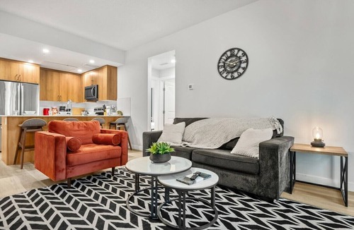 Connaught Apartment | Luxe Downtown Getaway W/2 Free Parking!