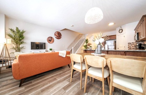 Northwest Edmonton House | Luxe Escape Duo - 8 Beds - Sleeps 22 - 4 Car Garage