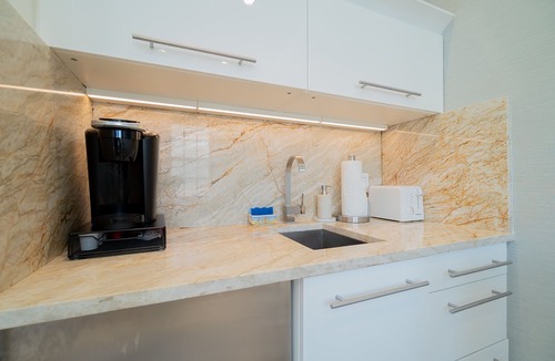 Palm Beach Condo | Luxe King Suite -valet parking-near beach