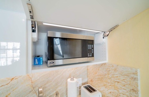 Palm Beach Condo | Luxe King Suite -valet parking-near beach