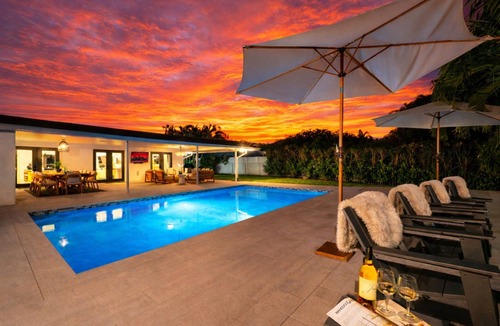 Lake Ida Shores House | LUXE Lake Oasis I Dock I Pool I Designer I Kayaks!