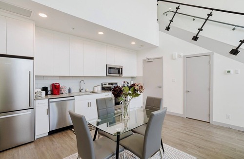 Northeast Edmonton Apartment | Luxe Loft, King bed, 10 mins from Dt