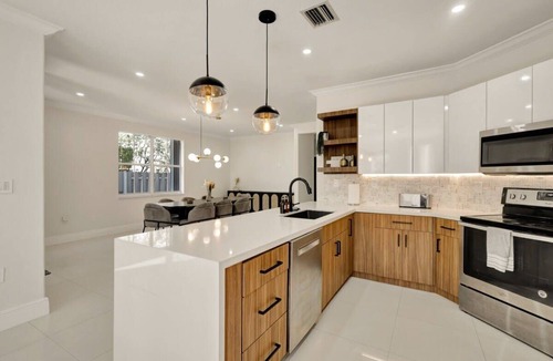 Ludlam House | Luxe Pool & Fire Pit | 5 min to Dolphin Mall