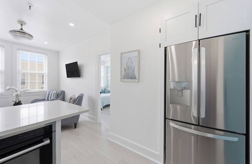 Palm Beach Apartment | Luxurious 2BR Retreat on Palm Beach Island