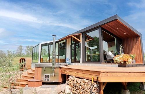Central Alberta Cabin | Luxurious Cabin with Outdoor Jacuzzi Great for Couples in Alberta