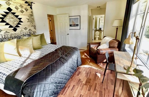 Burnaby Cottage | Luxurious Cottage Getaway