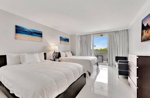Galt Mile Resort | Luxurious Getaway & Poolside Relaxation—Your Beach Sanctuary Awaits!