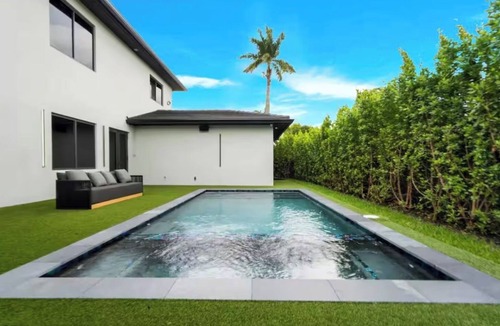 Miami Gardens House | Luxurious Miami Home with/5-bedroom house and Pool