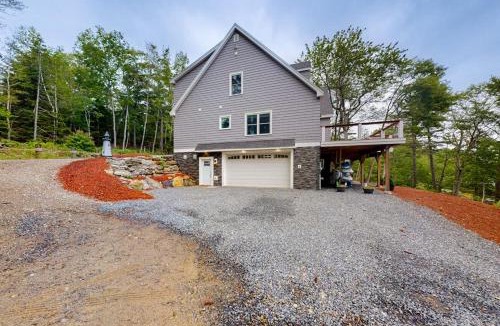 Boothbay House | Luxurious waterfront home with deck, firepit, hot tub, fireplace, & pool table