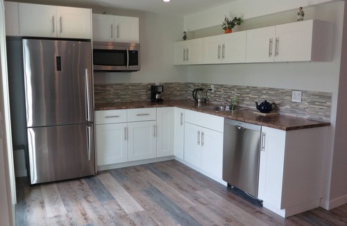 Central Okanagan House | Luxury 1 Bedroom Suite, Private Garden mountain view. Very quiet.