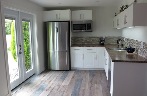 Central Okanagan House | Luxury 1 Bedroom Suite, Private Garden mountain view. Very quiet.
