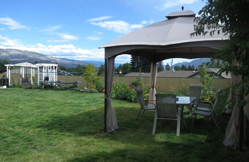 Central Okanagan House | Luxury 1 Bedroom Suite, Private Garden mountain view. Very quiet.