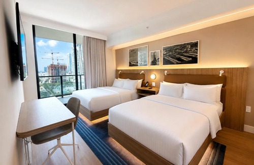 Downtown Miami House | Luxury 1BR - Resort-Style Pool - Central Miami