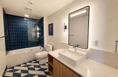 Downtown Miami House | Luxury 1BR - Resort-Style Pool - Central Miami