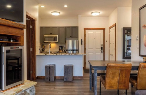 East Kootenay Condo | Luxury 2 Bedrooms Right On The Slopes