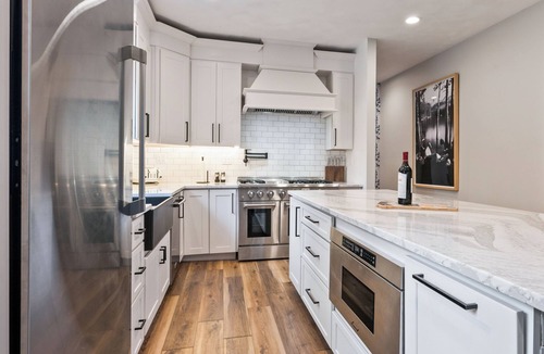 Bartlett House | Luxury 2 King Suites - Storyland - Hike - Hot Tub - Chef Kitchen -Sleeps 12