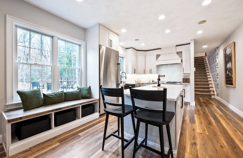 Bartlett House | Luxury 2 King Suites - Storyland - Hike - Hot Tub - Chef Kitchen -Sleeps 12