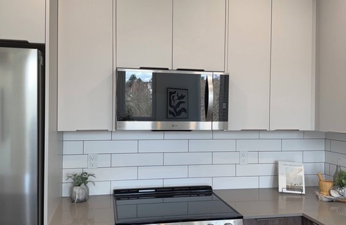 Grandview-Woodland Apartment | Luxury 2BD+1BTH | The Heart of Commercial Drive