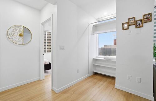 Southwest Edmonton Apartment | Luxury 2Bed2Bath Stunningview Downtown Edmonton Cad 5min 2 Rogers + Free Parking