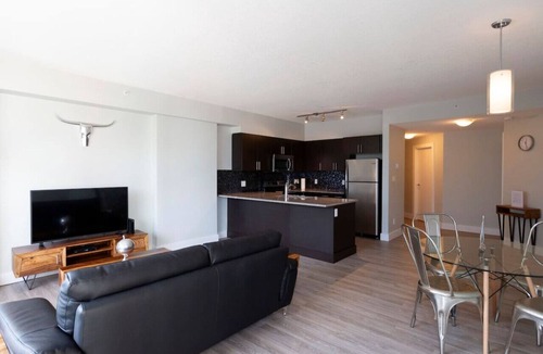 Downtown Edmonton Apartment | Luxury 2BR Escape near to Yellowhead Highway