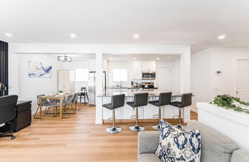 Southeast Calgary House | Luxury 2BR Home: A/C | Fast WiFi | BBQ | Rainfall Showers I Near Downtown