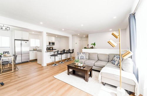 Southeast Calgary House | Luxury 2BR Home: A/C | Fast WiFi | BBQ | Rainfall Showers I Near Downtown