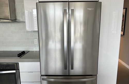 Town Square Apartment | Luxury 2BR Skyline Balcony + Free Parking
