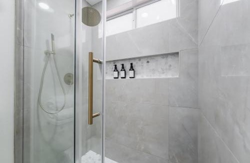 Almont Apartment | Luxury 3 bedroom Newly renovated home