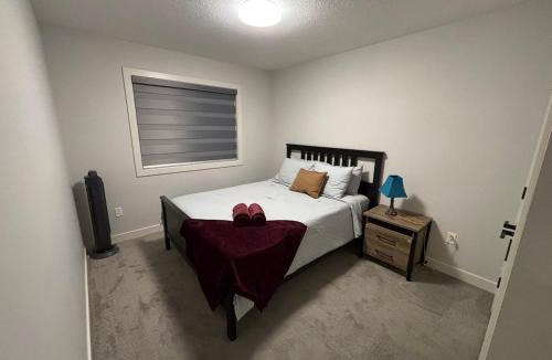 Airdrie House | Luxury 3bedroom House with Kingsize Master bedroom