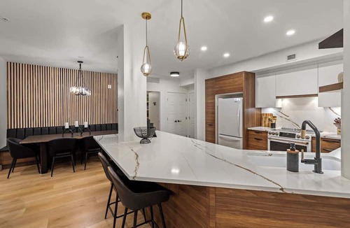 North End Condo | Luxury 3BR Discovery Bay Condo | Pools, Hot Tubs & Downtown Kelowna