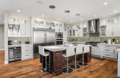 Chestermere House | Luxury 3BR Home Chestermere Retreat with Parking